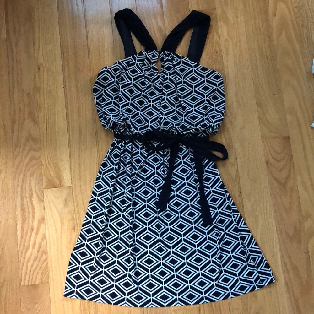 ValerieBertenelli Navy  & White geometric dress